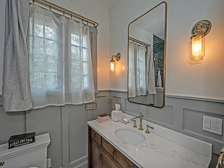 6051 Grafton St — Photo 14