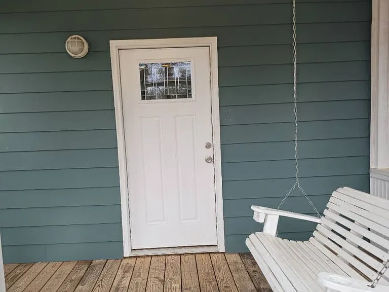 402 Laurel St — Photo 2