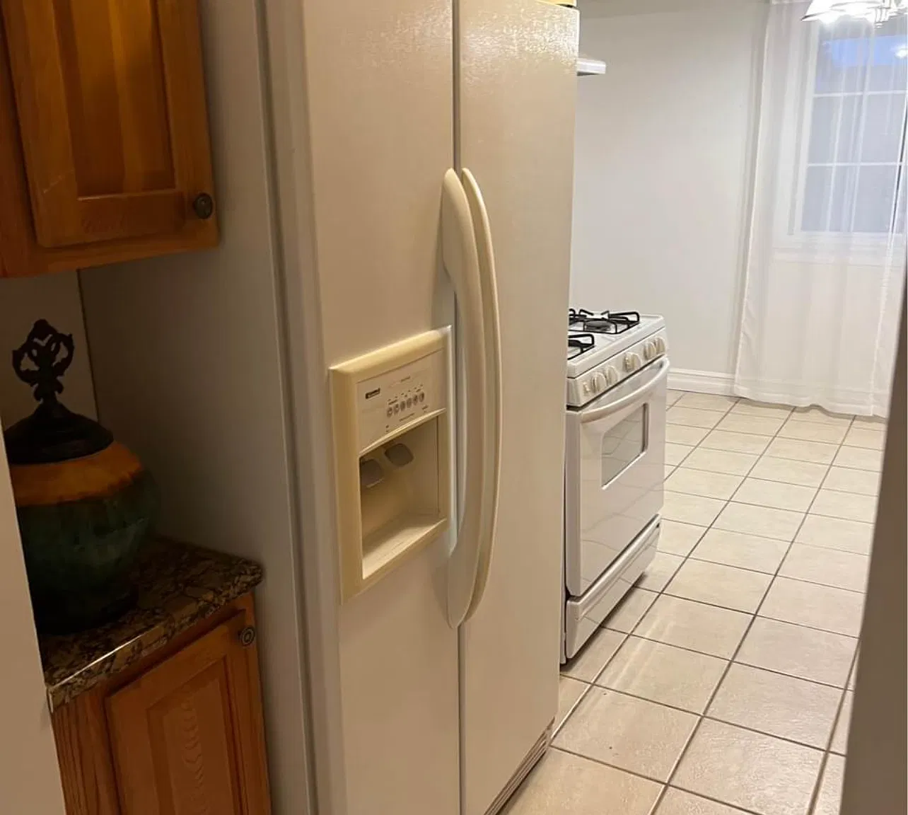 2 bed, 1.5 bath, 923 sqft, $1,400 — Photo 3