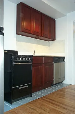 Rented by Tower Brokerage | media 29