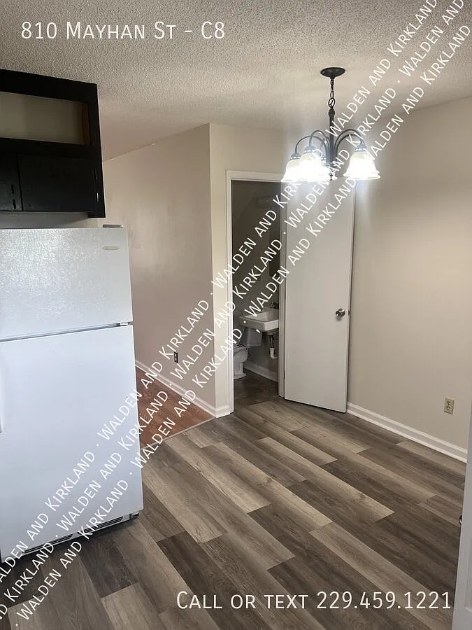 Affordable 2 Bedroom/1.5 Bathroom - Move In Ready! — Photo 4