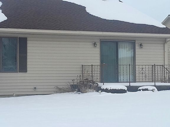 Back view of condo and deck 