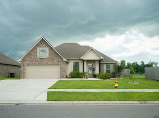 40053 Maddie Dr, Prairieville, LA 70769