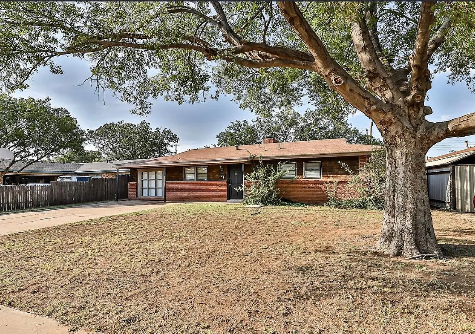 Centrally Located 3 bedroom 2 bathroom house! — Photo 3
