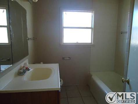 2nd image of 902 N Lamb St