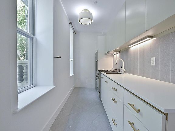 5th image of 50 Orange St APT 2C