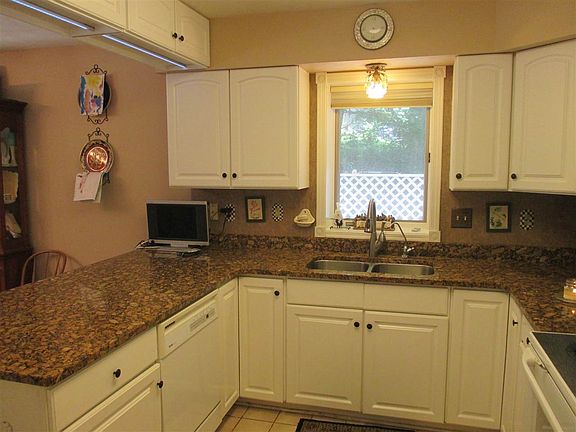 5th image of 705 Woodfield Ct