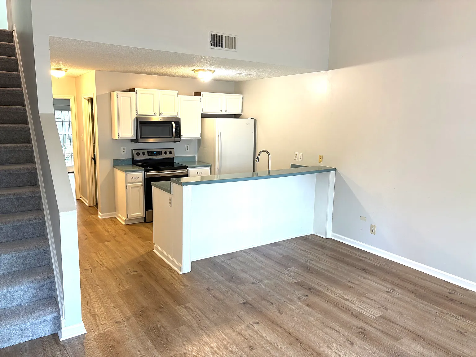 1 bed, 853 sqft, $1,275 — Photo 4
