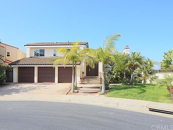 Front Elevation on Cul-de-Sac Street