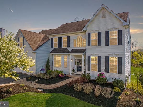 308 Hidden Creek Dr, Downingtown, PA 19335