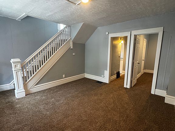 2nd image of 975 Collinwood Ave