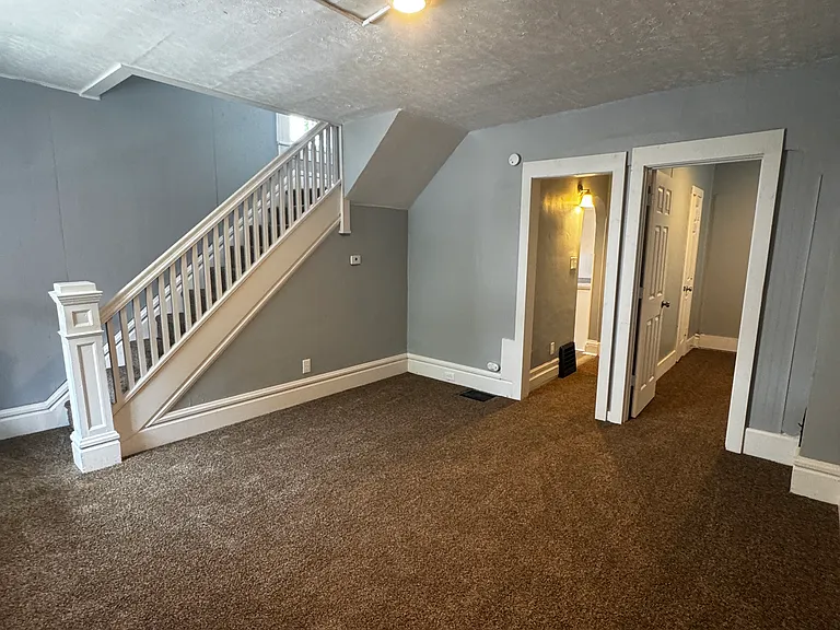 975 Collinwood Ave — Photo 2