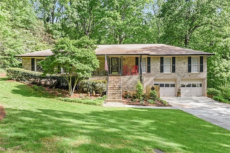 1st image of 3401 Camelot Dr
