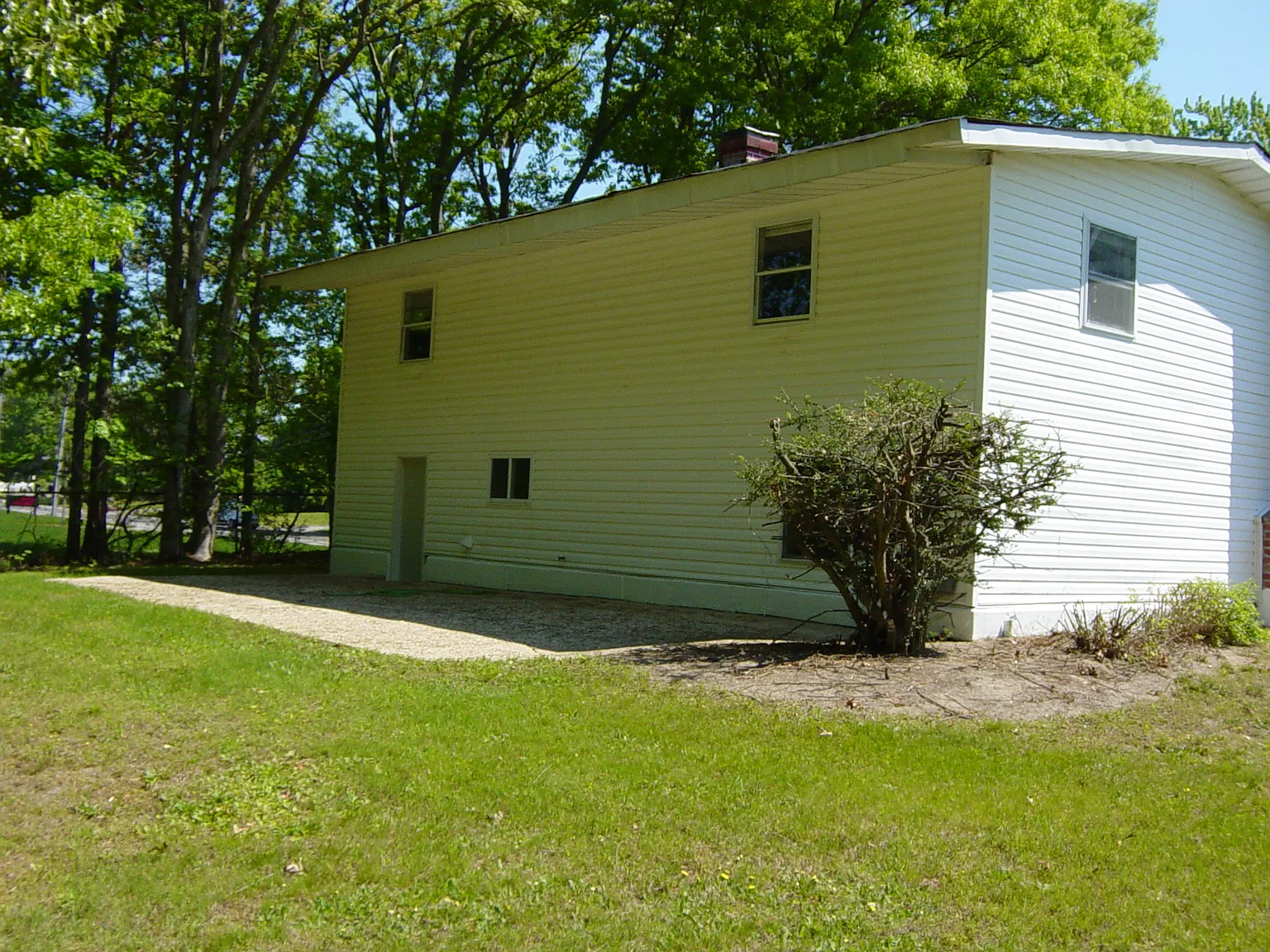 3 bed, 1.5 bath, 1600 sqft, $3,200 — Photo 3