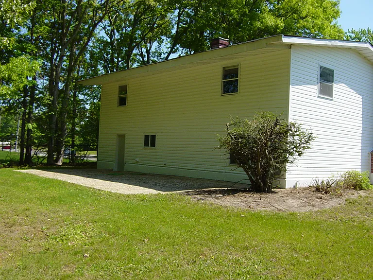 15 Arrowhead Ln — Photo 3