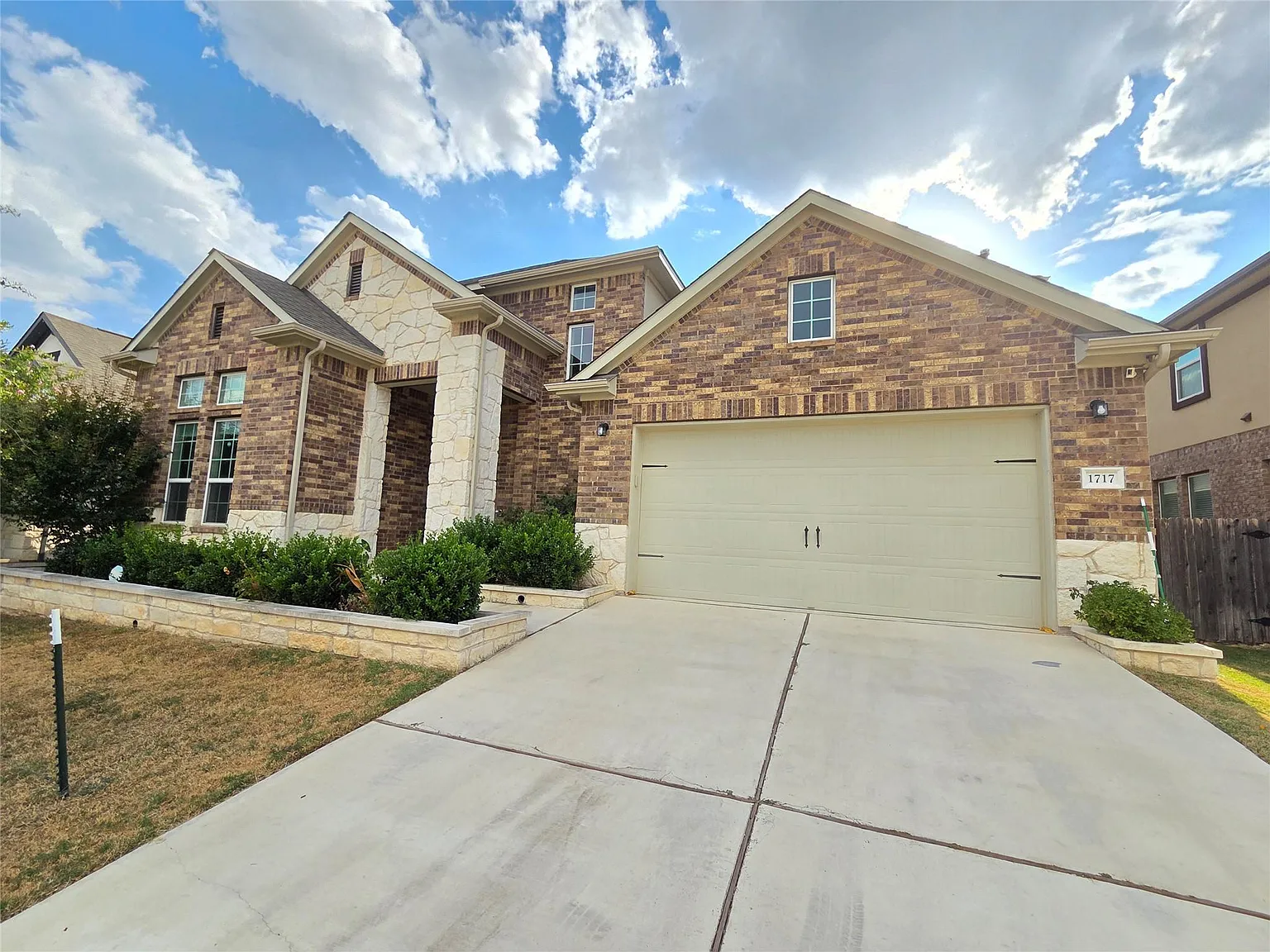 4 bed, 4.0 bath, 3937 sqft, $3,499 — Photo 2
