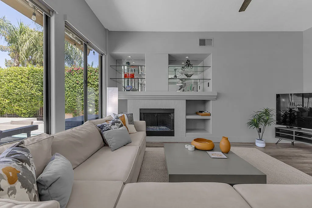 3 bed, 2136 sqft, $5,900 — Photo 3