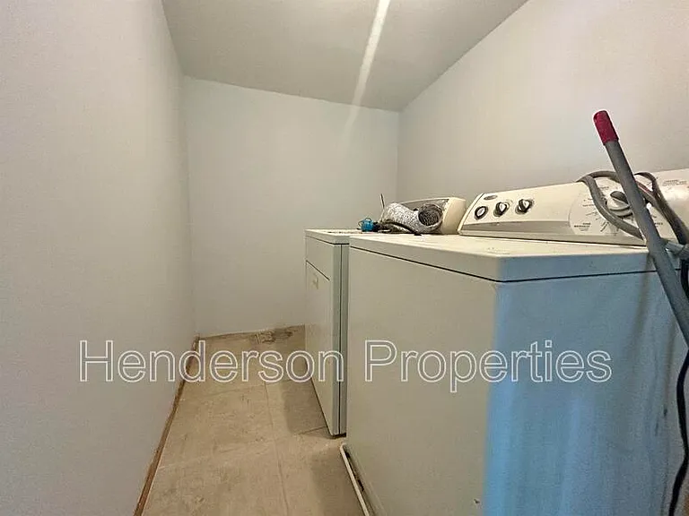 908 Bilmark Ave — Photo 16