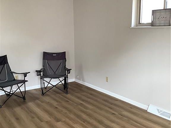 4th image of 1645 Bauer Ave