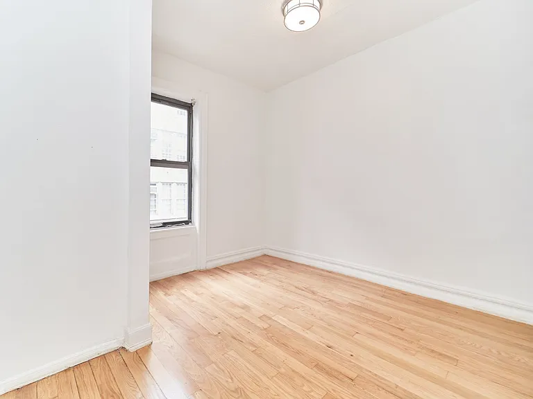 583 W 177th St #33 — Photo 6