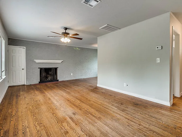 1414 Oxford Way — Photo 7