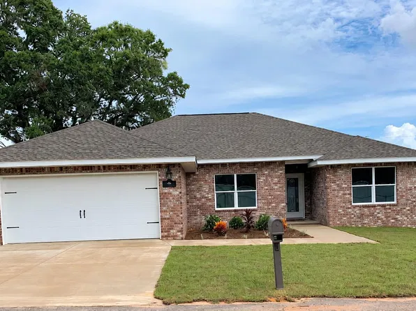 100 Castle Rd, Mary Esther, FL 32569