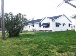 1851 Laurel St, Hamilton, IL 62341