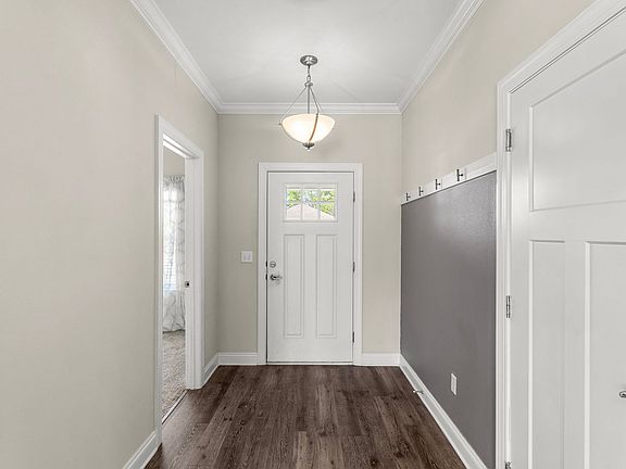 5th image of 339 Whispering Creek Ave