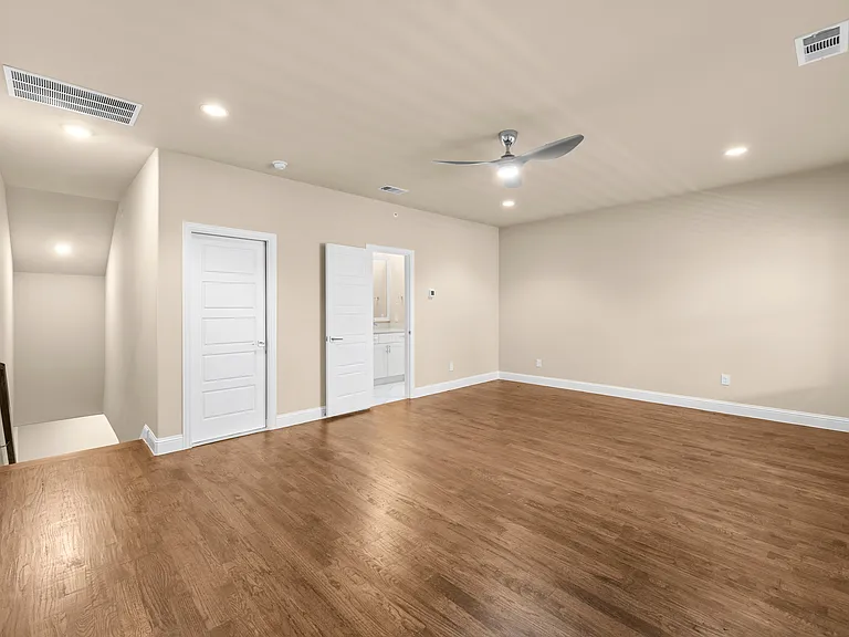 2952 Sheridan Dr — Photo 30
