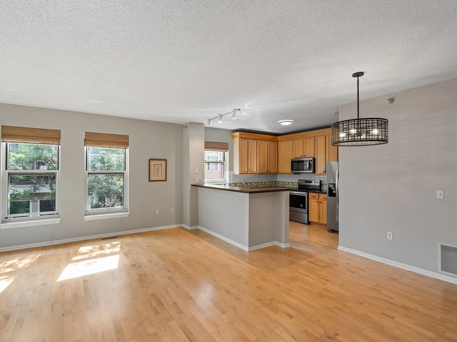 2 bed, 2.5 bath, 1353 sqft, $2,650 — Photo 3