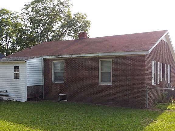 5th image of 402 W Village Dr