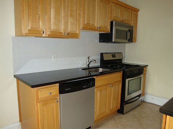 4th image of 131 Kensington Ave #403