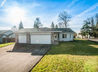 35000 Ruby Ct, Saint Helens, OR 97051