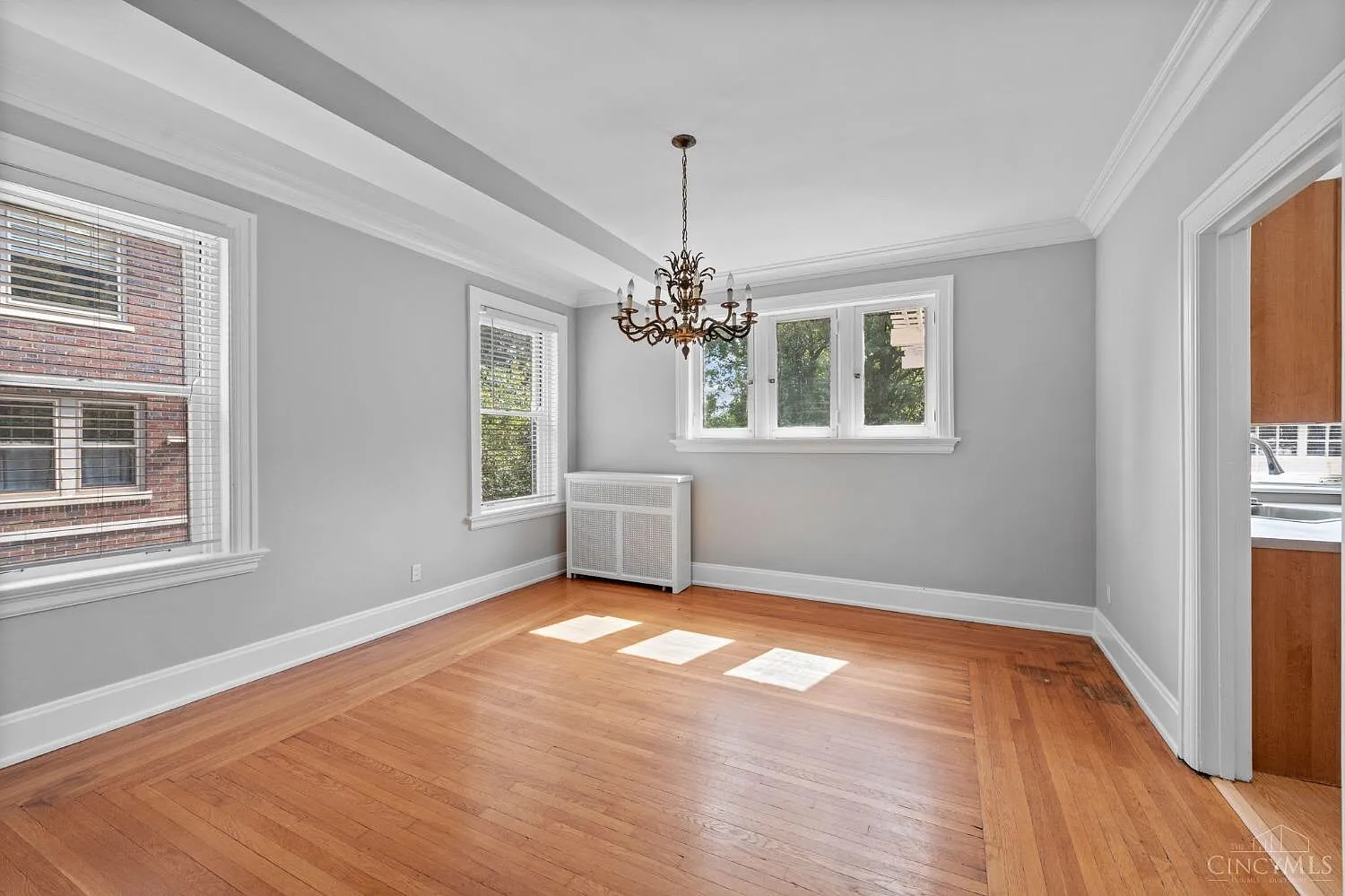 2817 Urwiler Ave — Photo 4