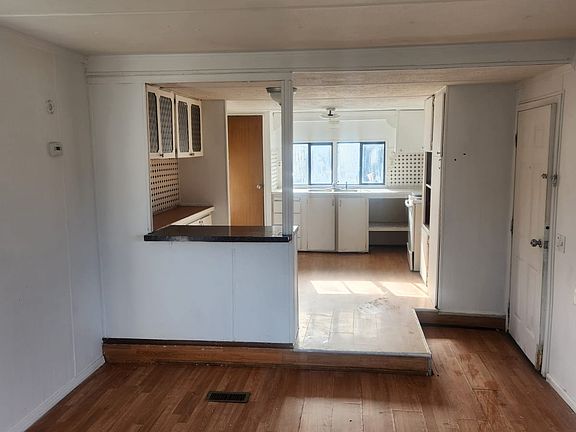 5th image of 216 W Curtis St Trailer 35