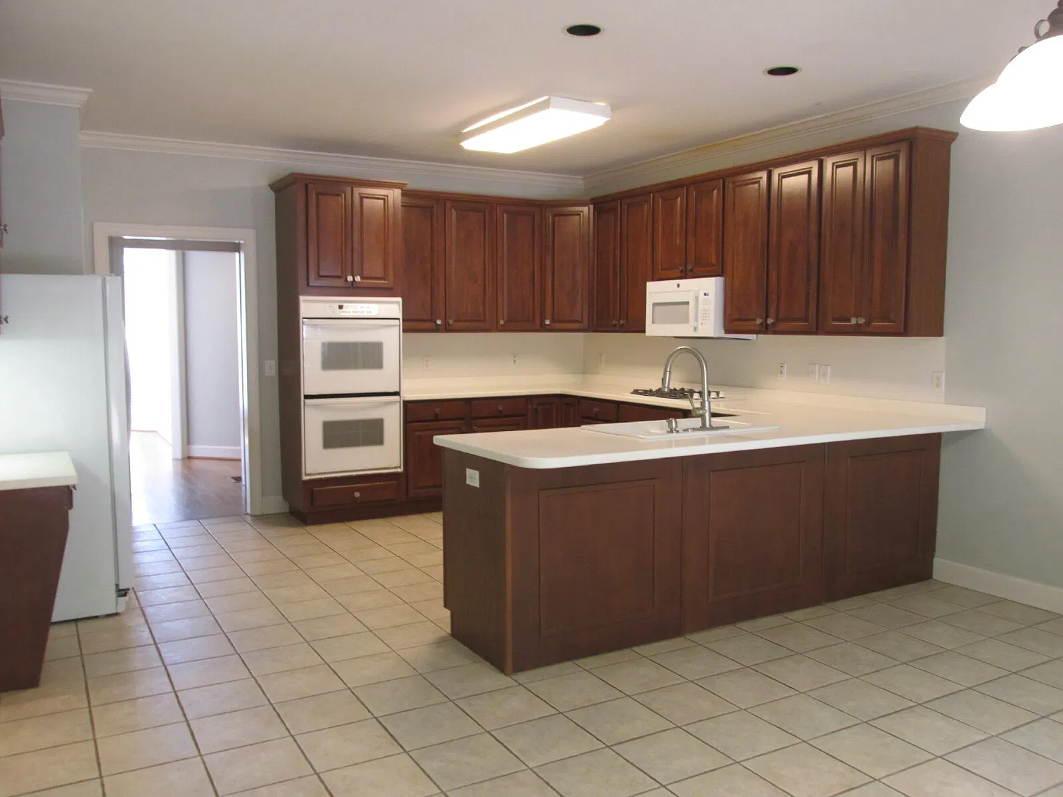 4 bed, 3.5 bath, 4328 sqft, $4,100 — Photo 1