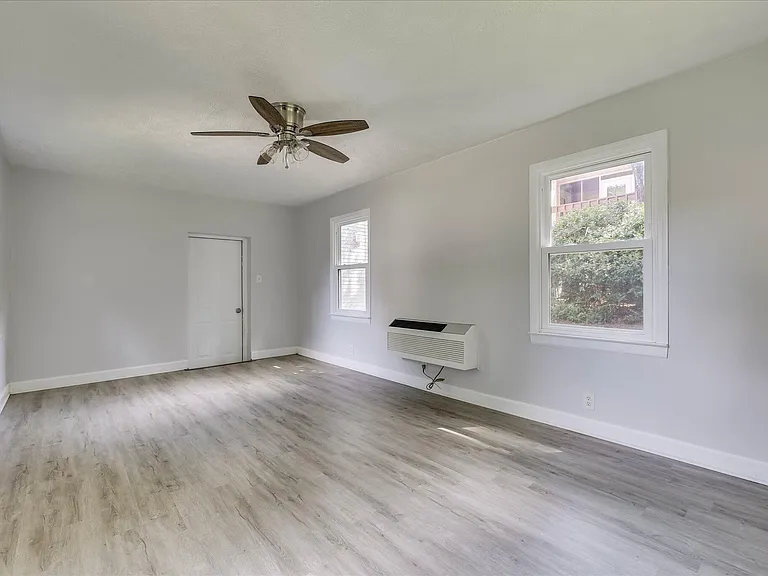 2111 Huron Dr — Photo 46