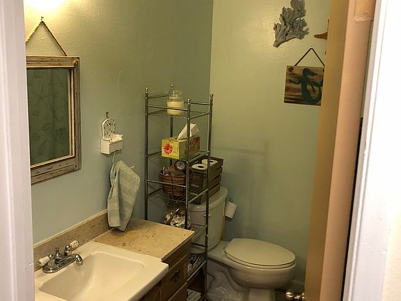Hall bathroom 