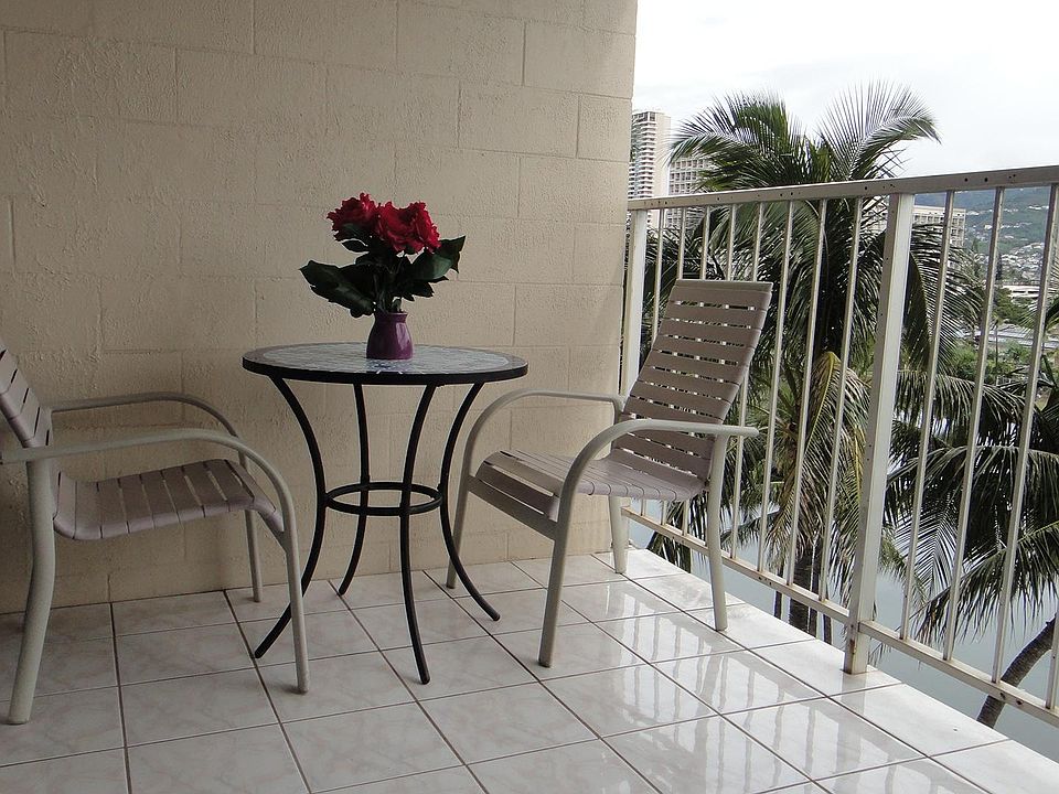 LANAI (BALCONY)