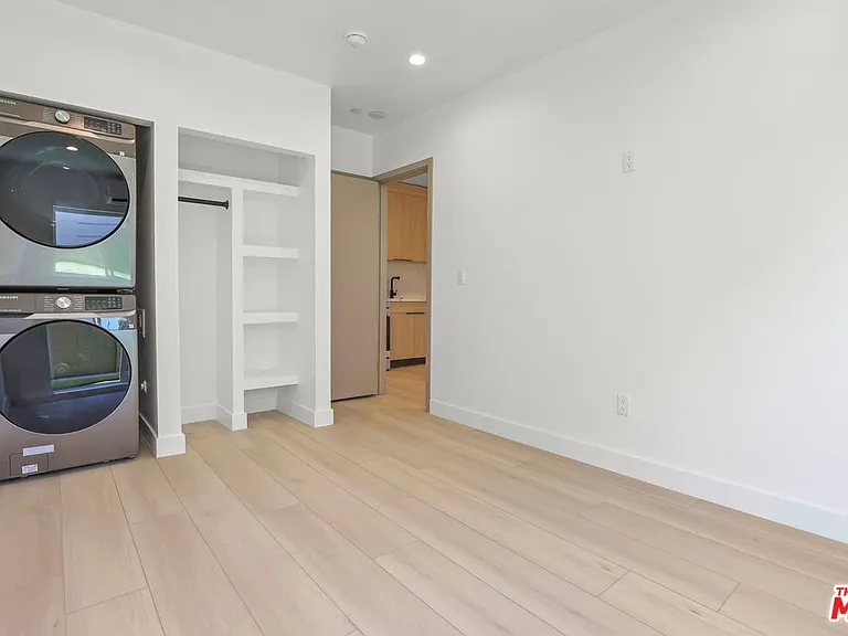 11010 Hortense St #1/4 — Photo 11