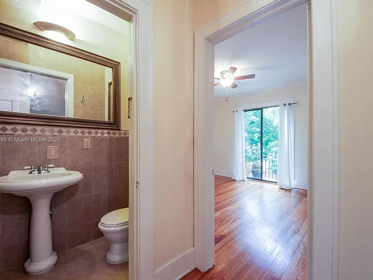 1109 Ferdinand St — Photo 10