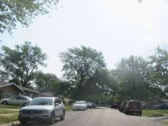 Exterior Neighborhood (street photo)