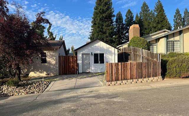1st image of 8303 Crestshire Cir