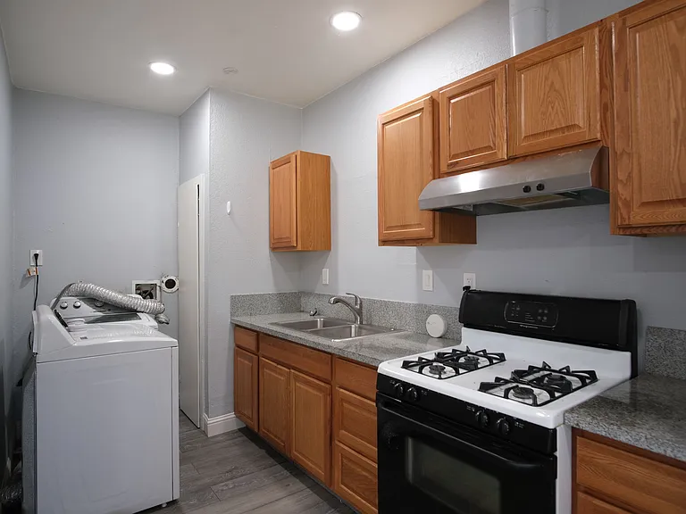 1436 Albany Ave #A — Photo 5
