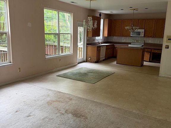 3rd image of 808 Federal House Ave