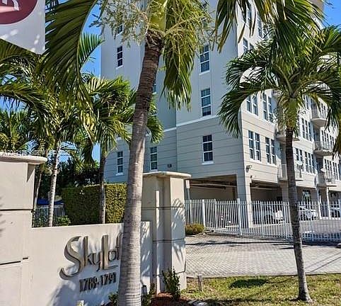 3rd image of 1789 NE Miami Gardens Dr #W304