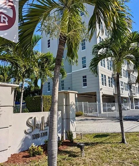 1789 NE Miami Gardens Dr #W304 — Photo 3