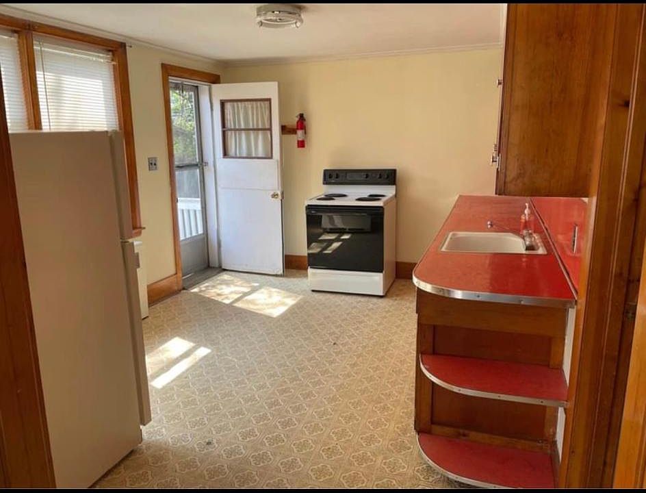 2nd image of 5 Highland St E #4