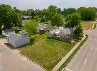 616 W 1st St, Cedar Falls, IA 50613