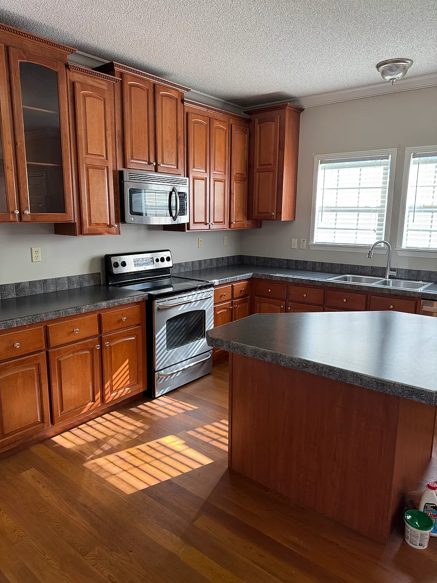 Photo 2 of 20 - 1710 Whites Mill Rd - High Point, NC Building Photo - 1710 Whites Mill Rd